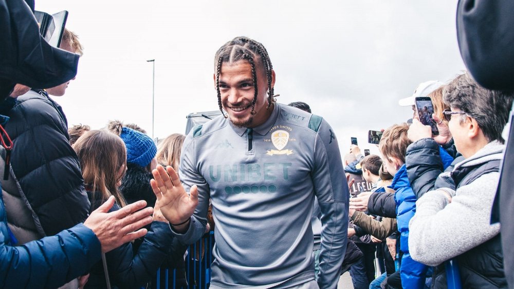 Kalvin-Phillips-Leeds-United-Lee-Brown-The-Square-Ball-5.thumb.jpg.c72d238657937331302c6ed45f999738.jpg