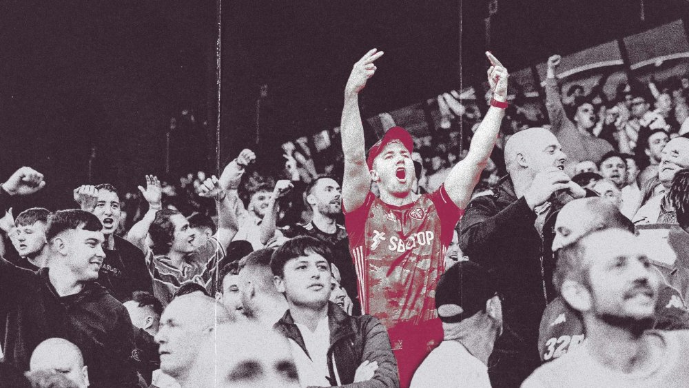 Leeds-Fans-Losing-Coping-The-Square-Ball.thumb.jpg.732b4c381321394ee83ea8bc2dfae1f7.jpg