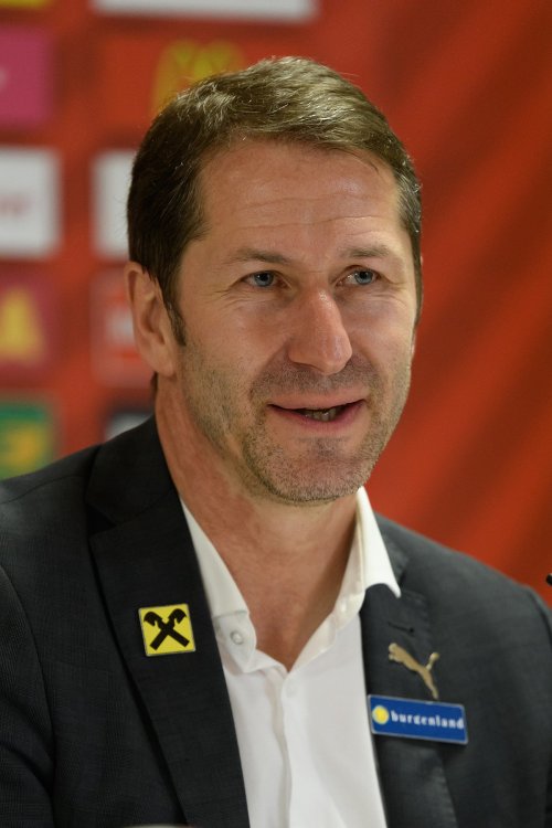 1200px-20180602_FIFA_Friendly_Match_Austria_vs._Germany_Franco_Foda_850_1423.thumb.jpg.731fb8fc15189f6f54c391932a6e677d.jpg
