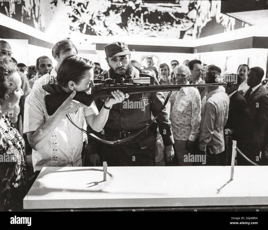 arkiv-new-york-19751111-swedens-prime-minister-olof-palme-and-fidel-castro-during-a-visist-by-palme---foto-hasse-persson-exp-tt-kod-417-sweden-out-2GJABRA.thumb.jpg.58663033a4a53b3f2f9c4aaff9e3a687.jpg
