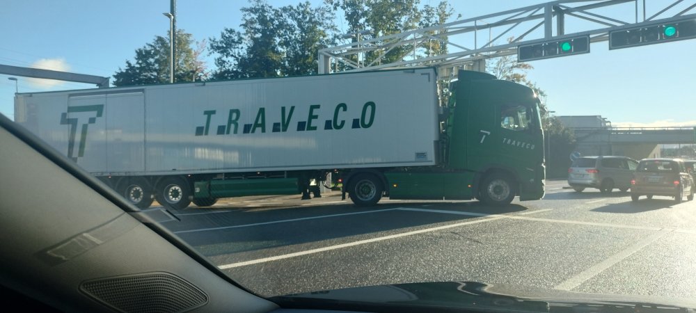 Traveco.thumb.jpg.76ba03942c7040206a8f3c93458236dc.jpg