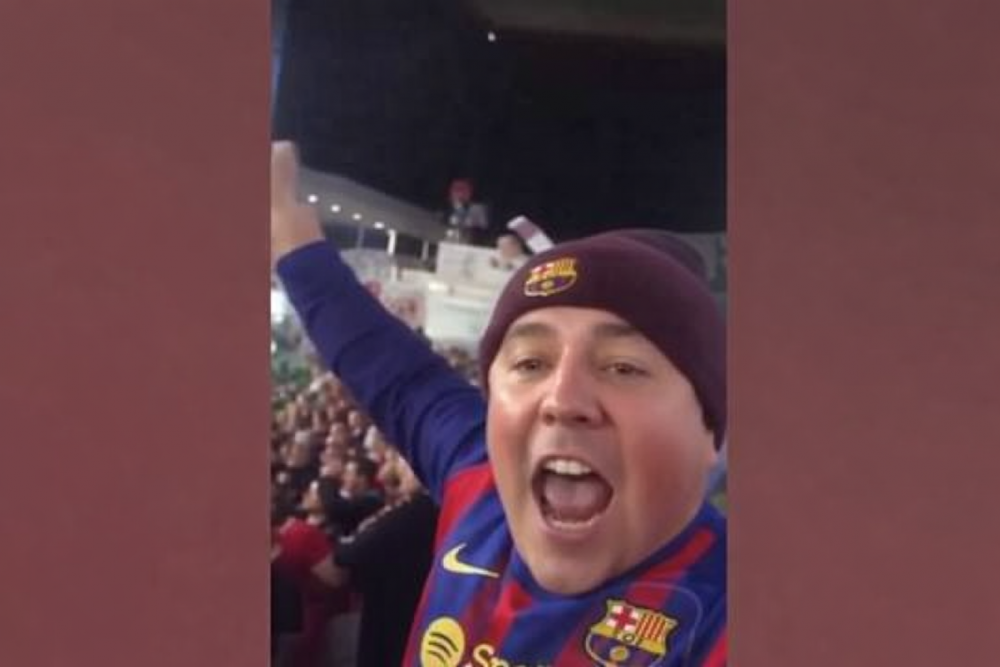 Torcedor entusiástico no estádio.png